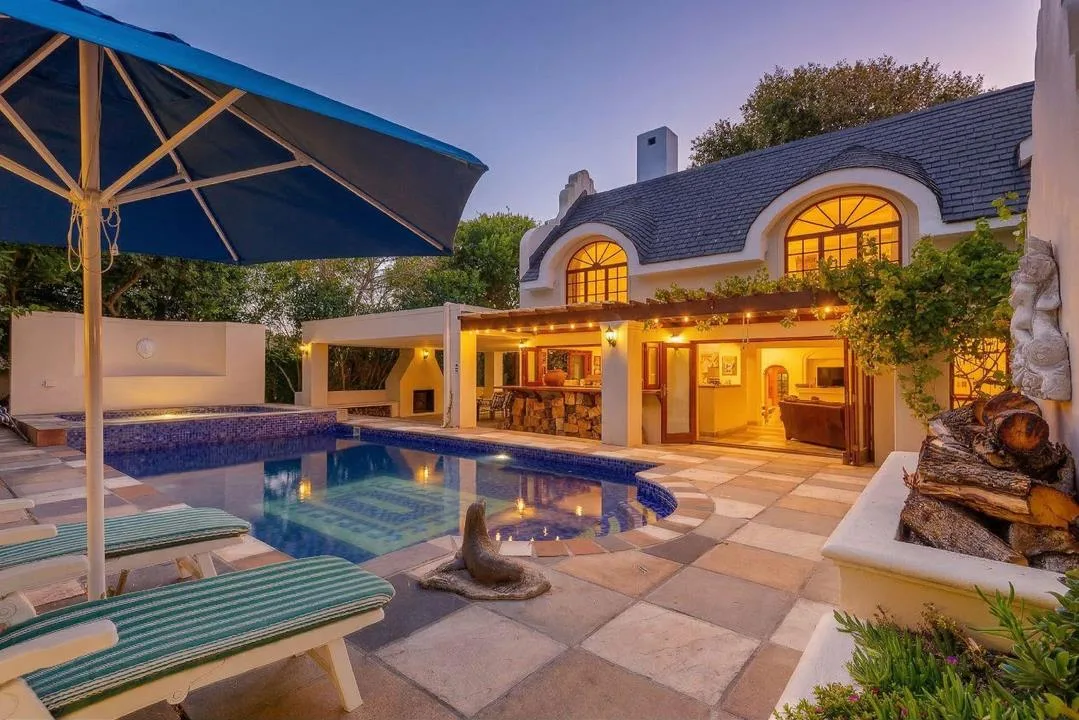 6 Bedroom House to rent in Constantia