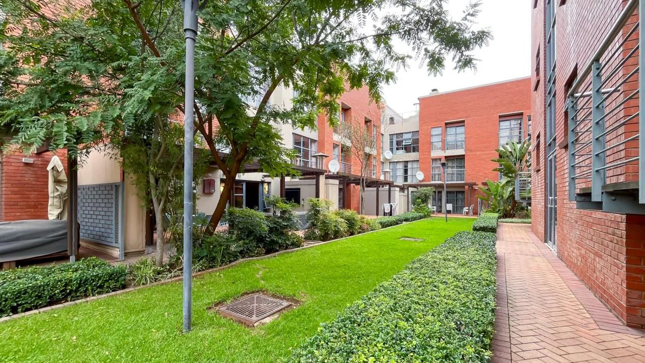 3 Bedroom Apartment / flat to rent in Hyde Park
