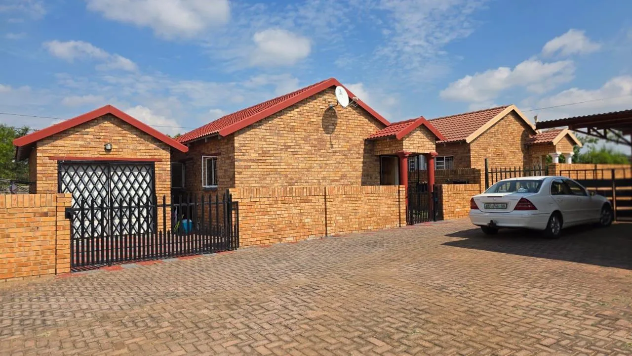 2 Bedroom House for sale in Kannoniers Park