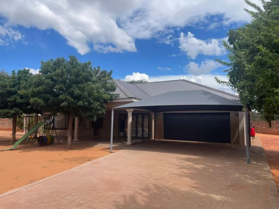 4 Bedroom House for sale in Kathu