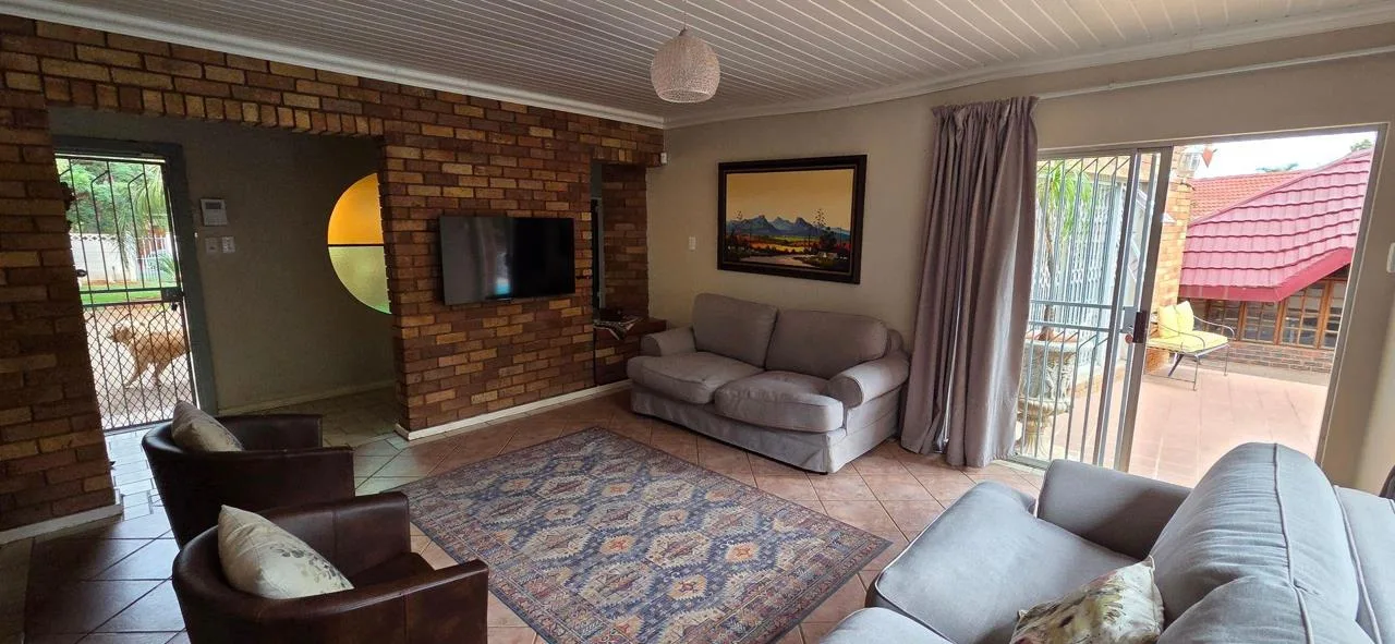 4 Bedroom House for sale in El Toro Park