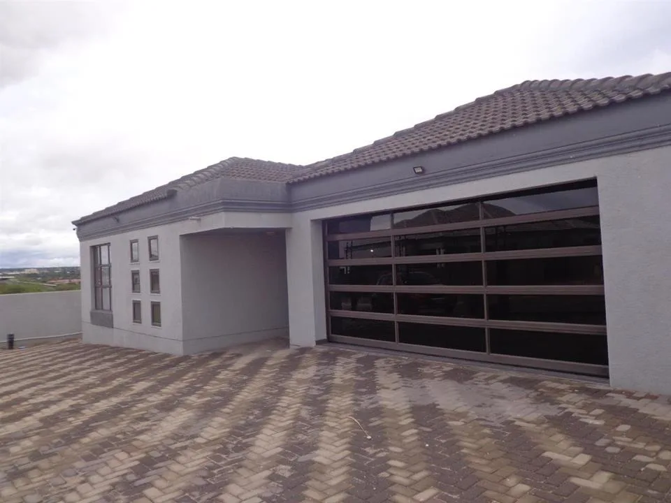 3 Bedroom House for sale in Mahlasedi Park