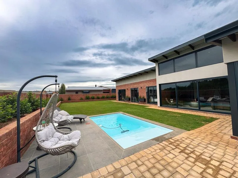 3 Bedroom House for sale in Van Der Hoff Park