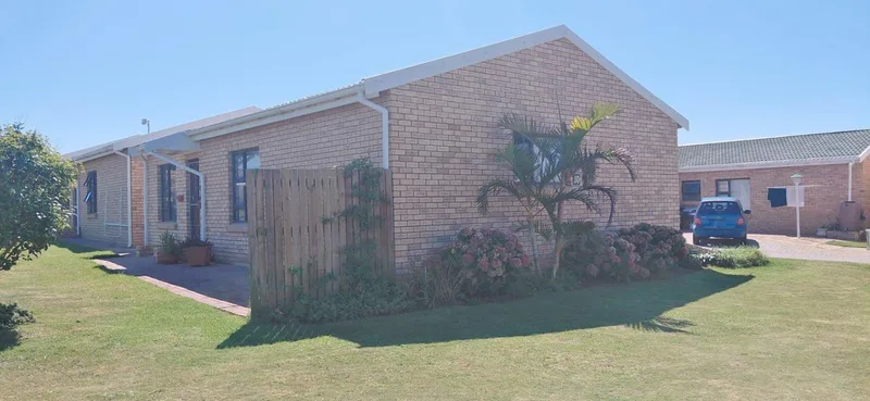 2 Bedroom Townhouse for sale in Jeffreys Bay Central