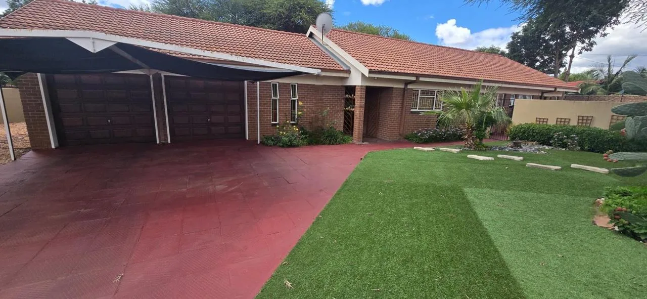3 Bedroom House for sale in Ivy Park