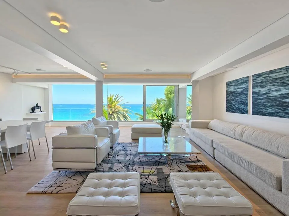 3 Bedroom Apartment / flat to rent in Clifton