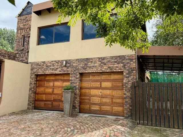 5 Bedroom House for sale in La Provance