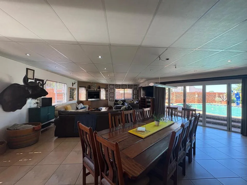 5 Bedroom House for sale in El Toro Park