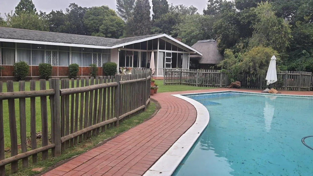 5 Bedroom House to rent in Lakefield