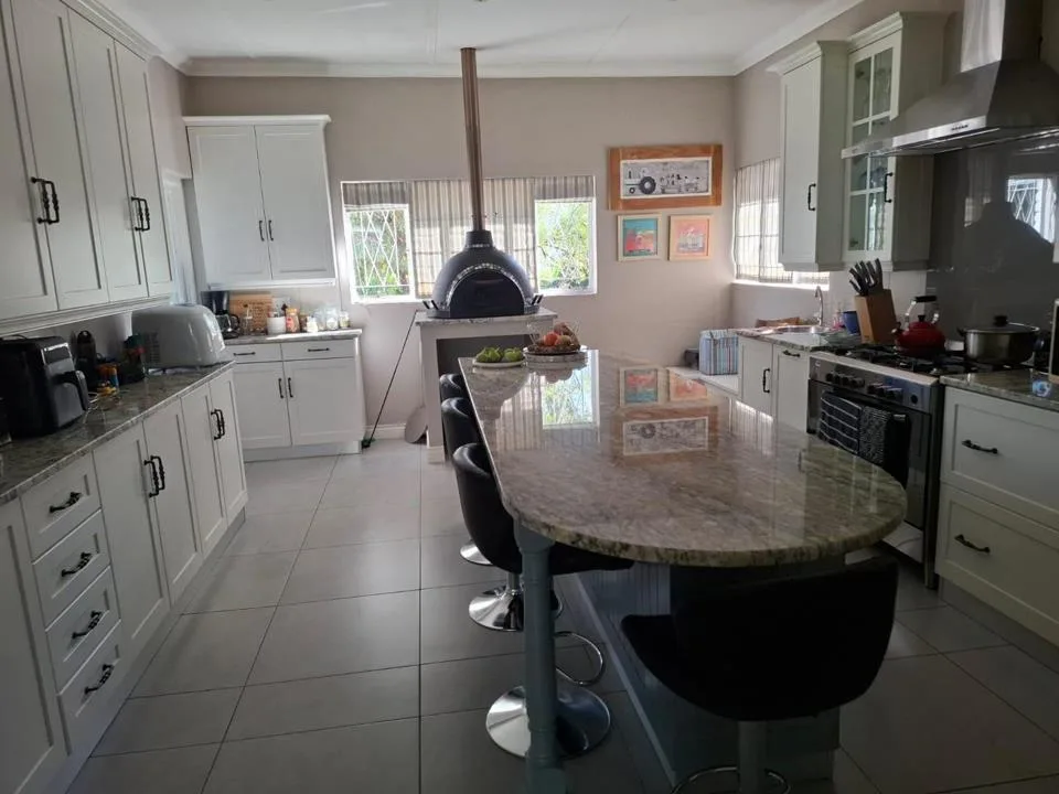 5 Bedroom House for sale in Bergsig