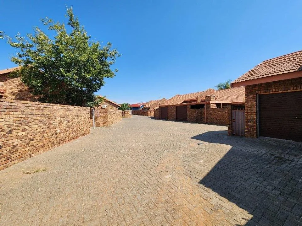 2 Bedroom House for sale in Riviera