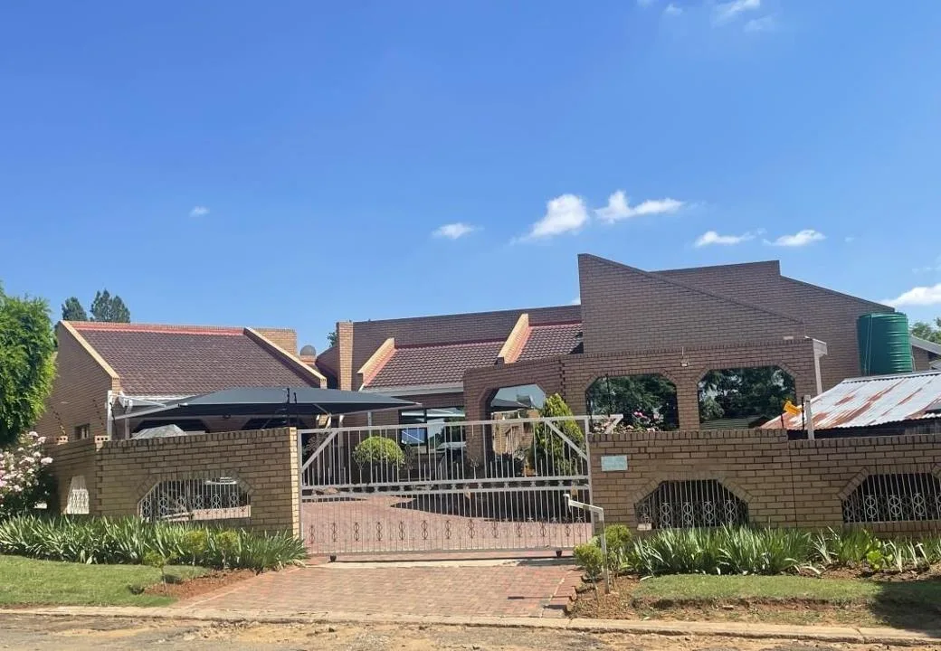 4 Bedroom House for sale in Ficksburg