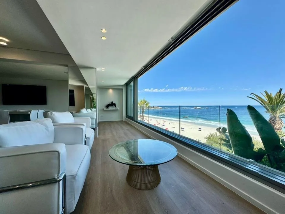 3 Bedroom Apartment / flat to rent in Clifton