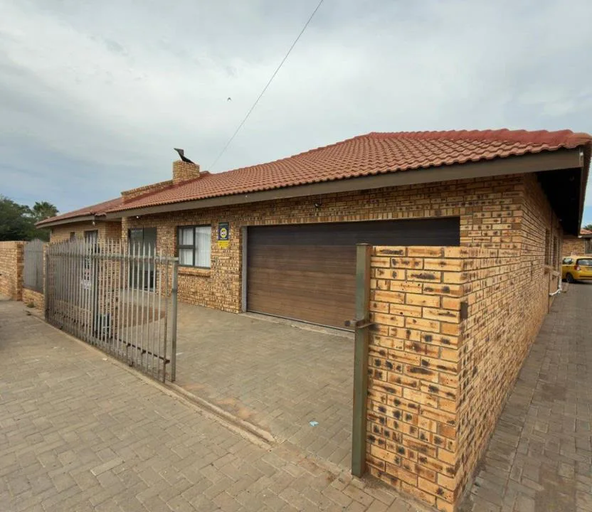 5 Bedroom House for sale in Cassandra