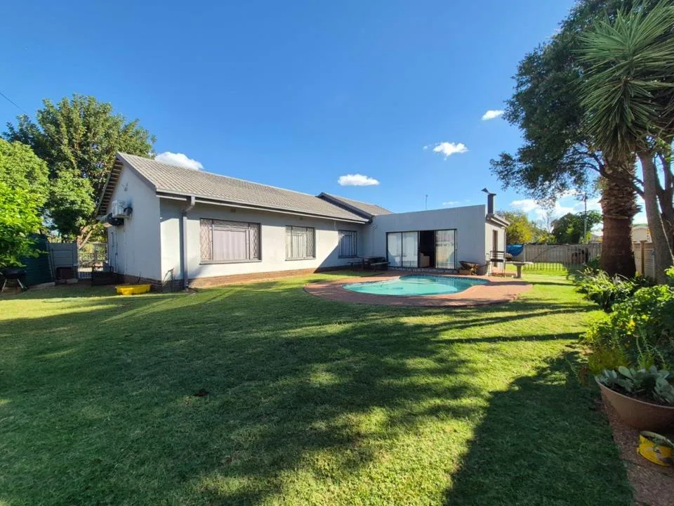 3 Bedroom House for sale in Carters Glen