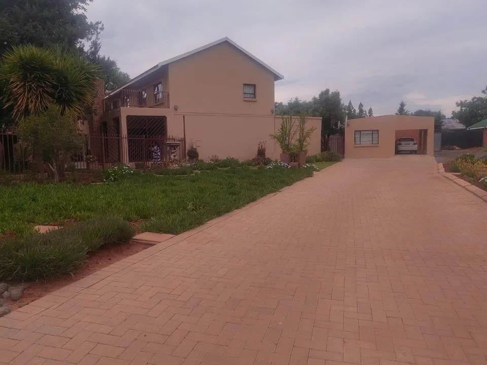 4 Bedroom House for sale in Rhodesdene
