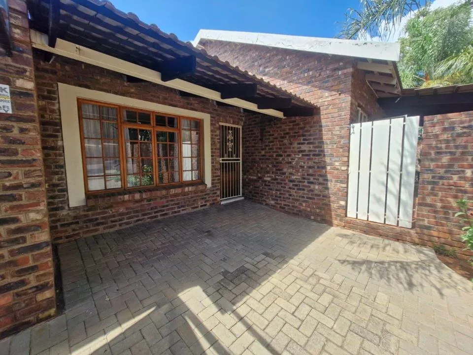 3 Bedroom House for sale in Rhodesdene