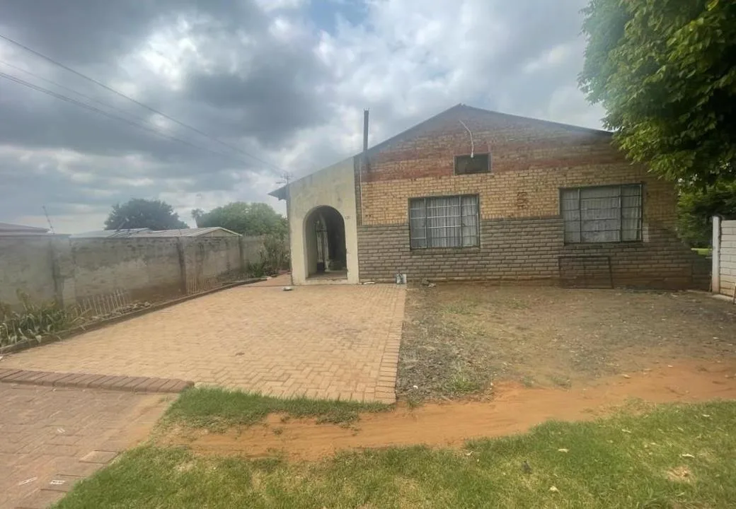 2 Bedroom House for sale in Ficksburg