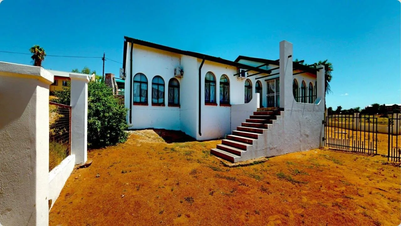 3 Bedroom House for sale in Lemoendraai