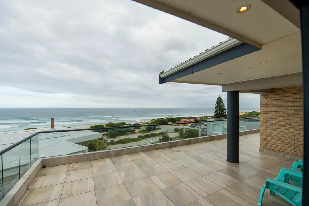 5 Bedroom House for sale in Blue Horizon Bay