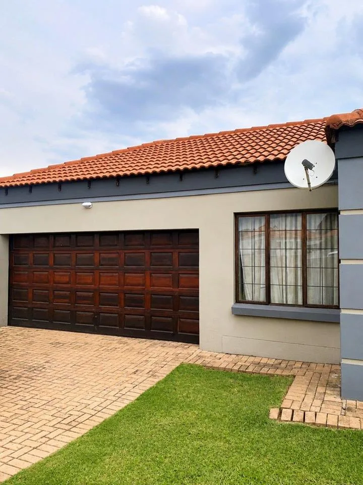 3 Bedroom House for sale in Jackaroo Park