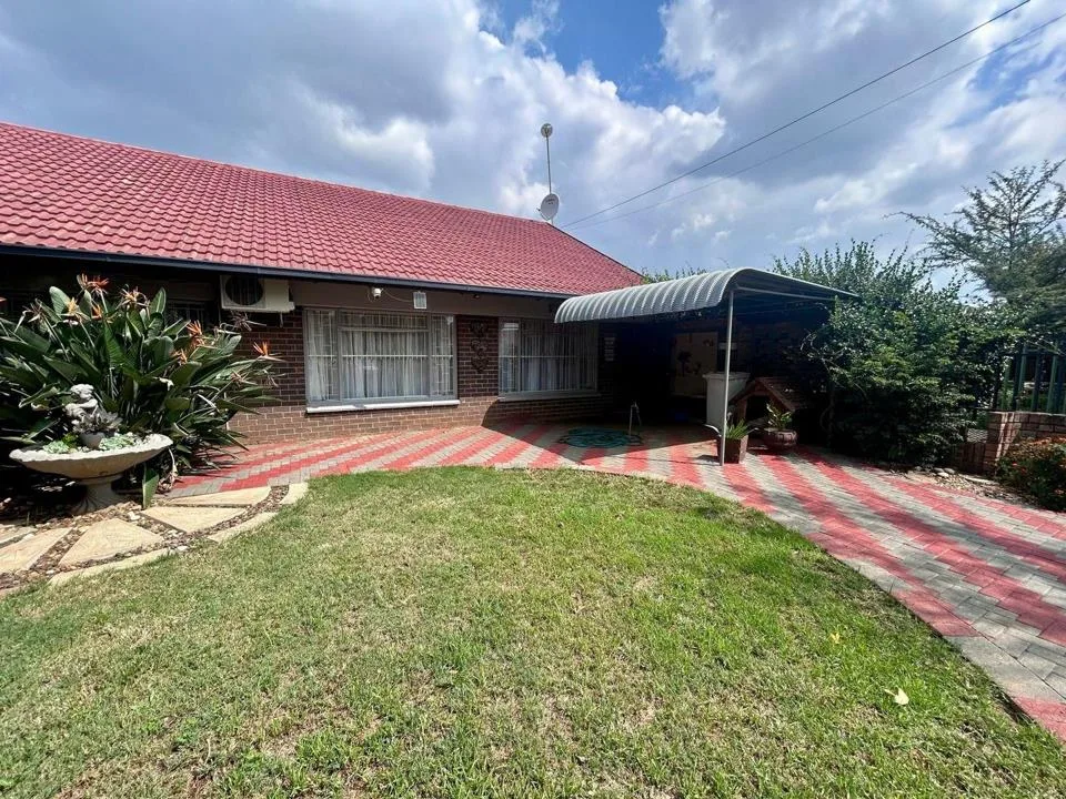 3 Bedroom Townhouse for sale in Meiringspark