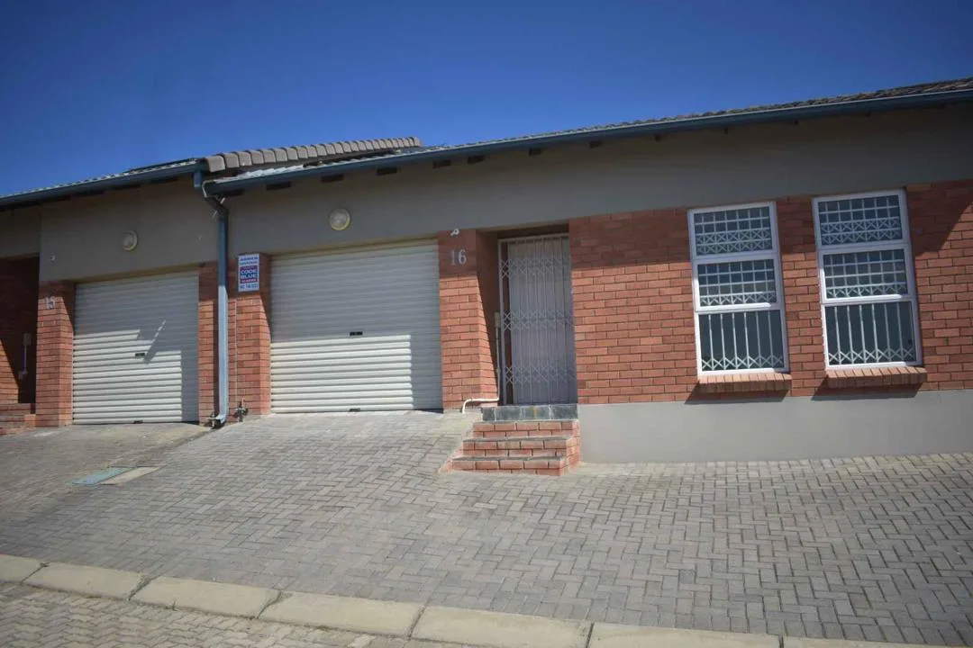 2 Bedroom Townhouse for sale in Beacon Bay