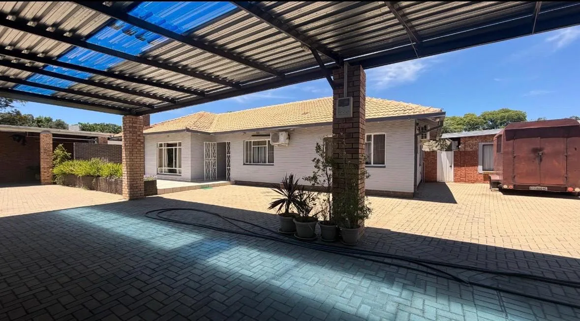 4 Bedroom House for sale in Cassandra