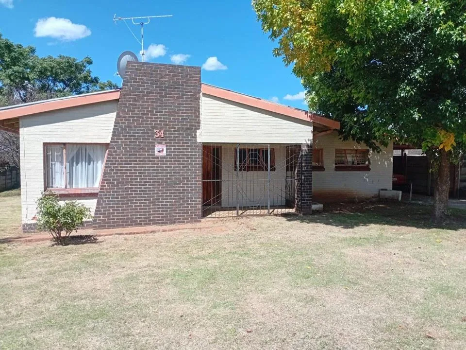 3 Bedroom House for sale in Riebeeckstad