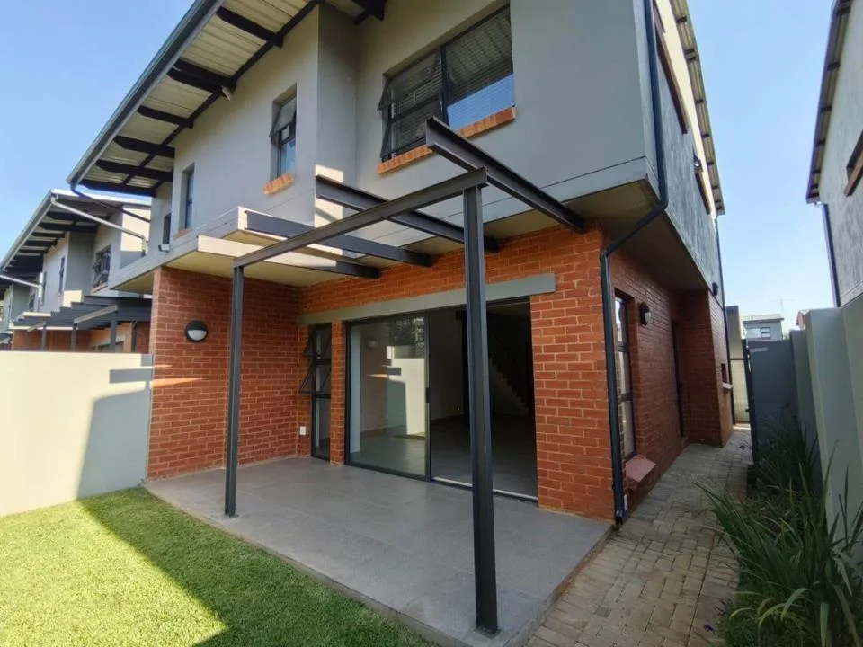 3 Bedroom Townhouse to rent in Olympus AH