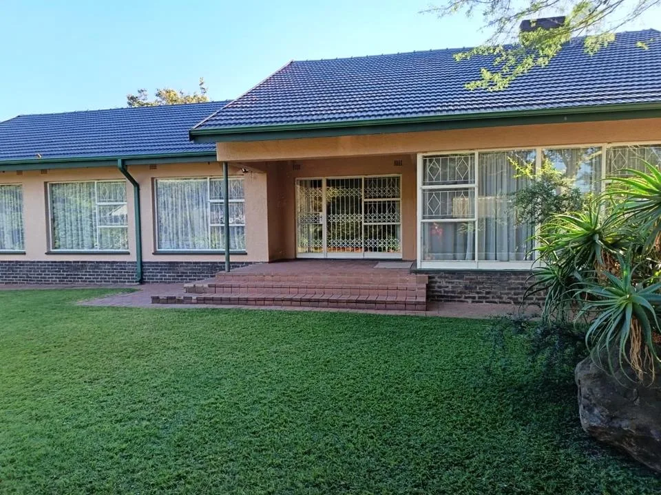 4 Bedroom House to rent in Mondeor
