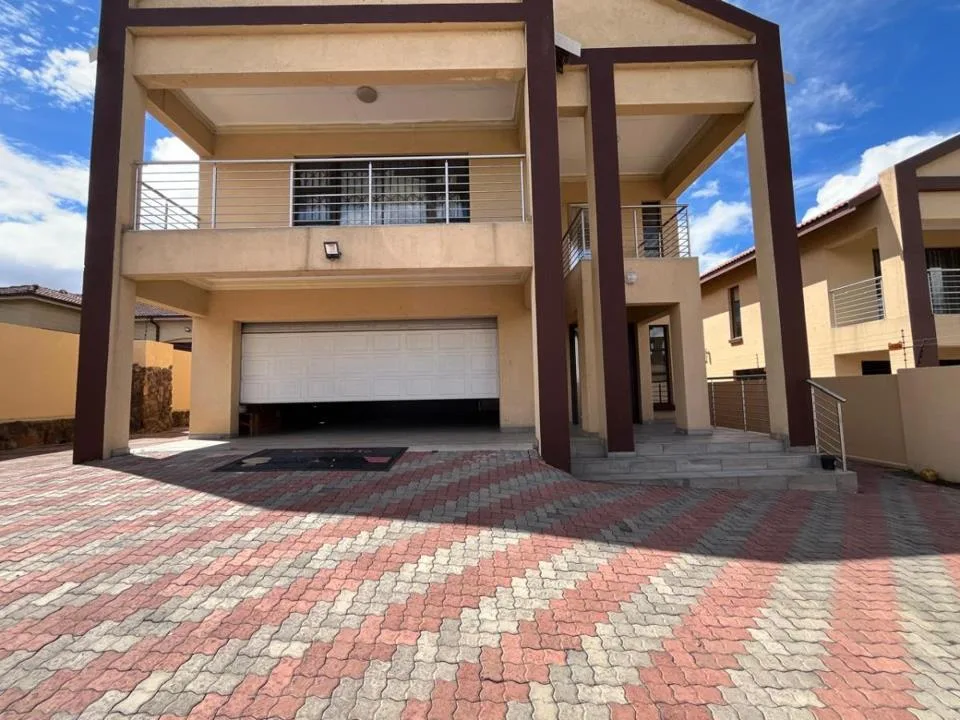 4 Bedroom House to rent in Model Park