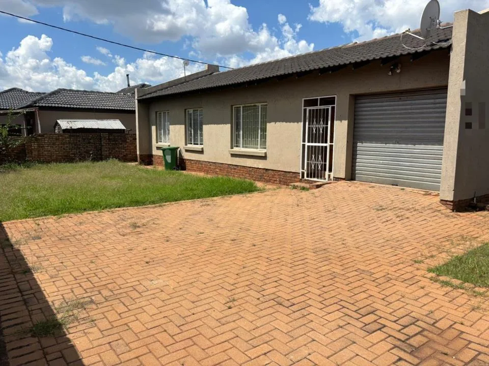 3 Bedroom House for sale in Mineralia