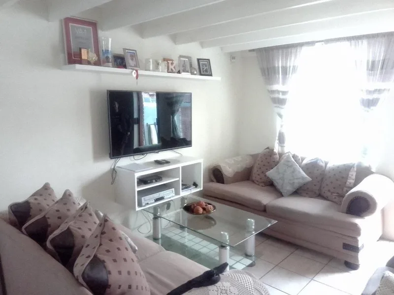 2 Bedroom House for sale in Walmer Link