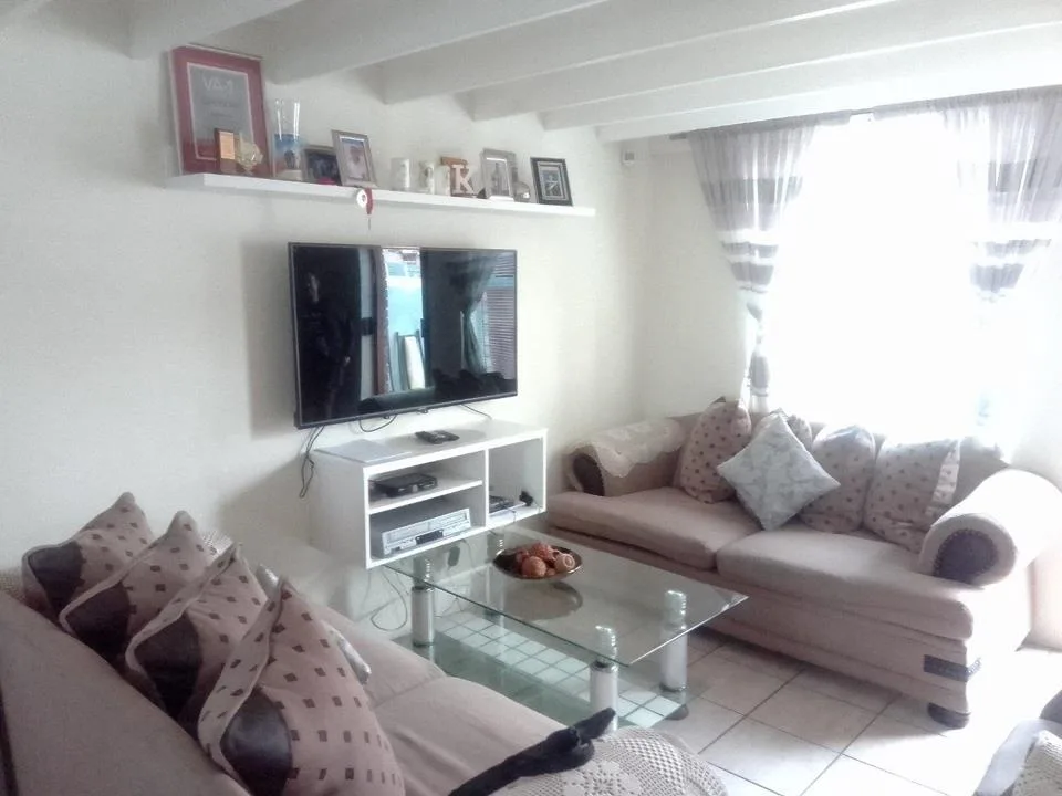 2 Bedroom House for sale in Walmer Link