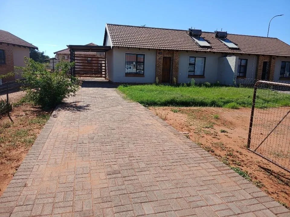 2 Bedroom House for sale in Kathu