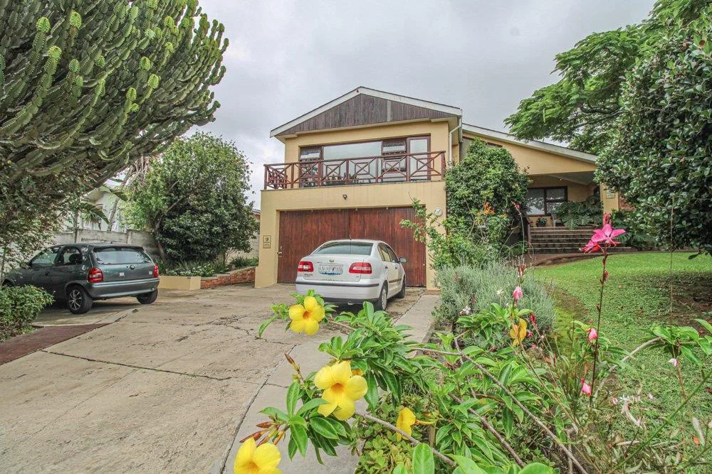 4 Bedroom House for sale in Amalinda North