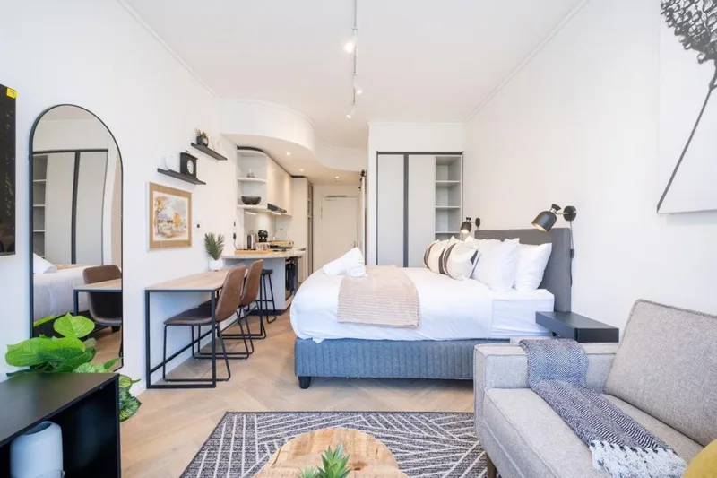 0.5 Bedroom Apartment / flat to rent in Cape Town City Centre