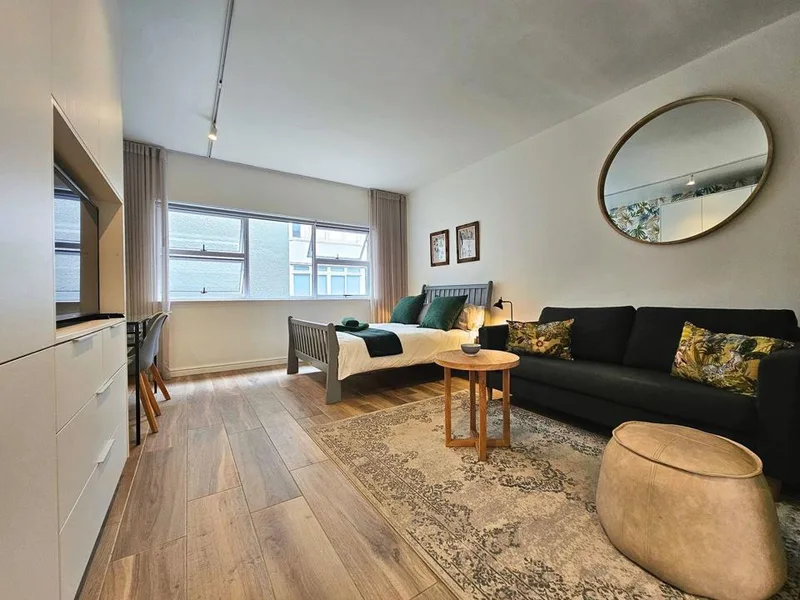 0.5 Bedroom Apartment / flat to rent in Mouille Point