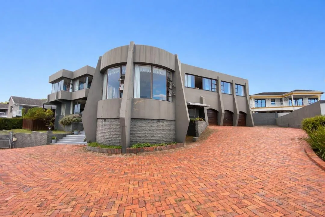 5 Bedroom House for sale in Blue Bend