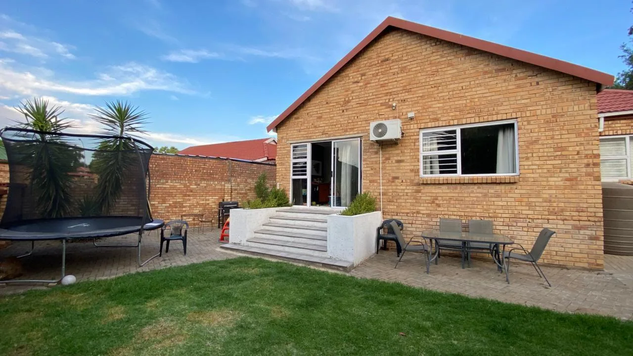 4 Bedroom House for sale in Pentagon Park