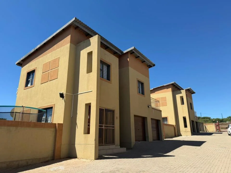 3 Bedroom Townhouse for sale in Sterpark