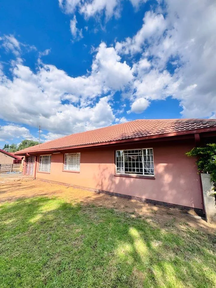 4 Bedroom House for sale in Tasbet Park Ext 3