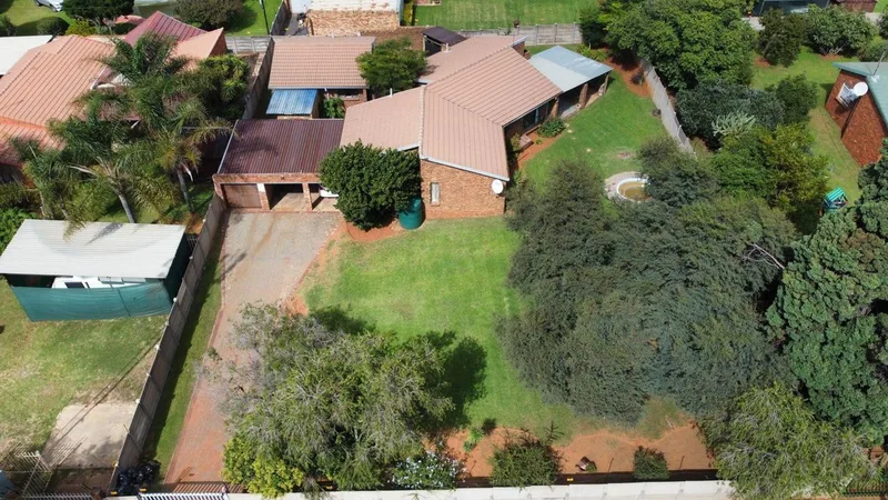 4 Bedroom House for sale in Reyno Ridge