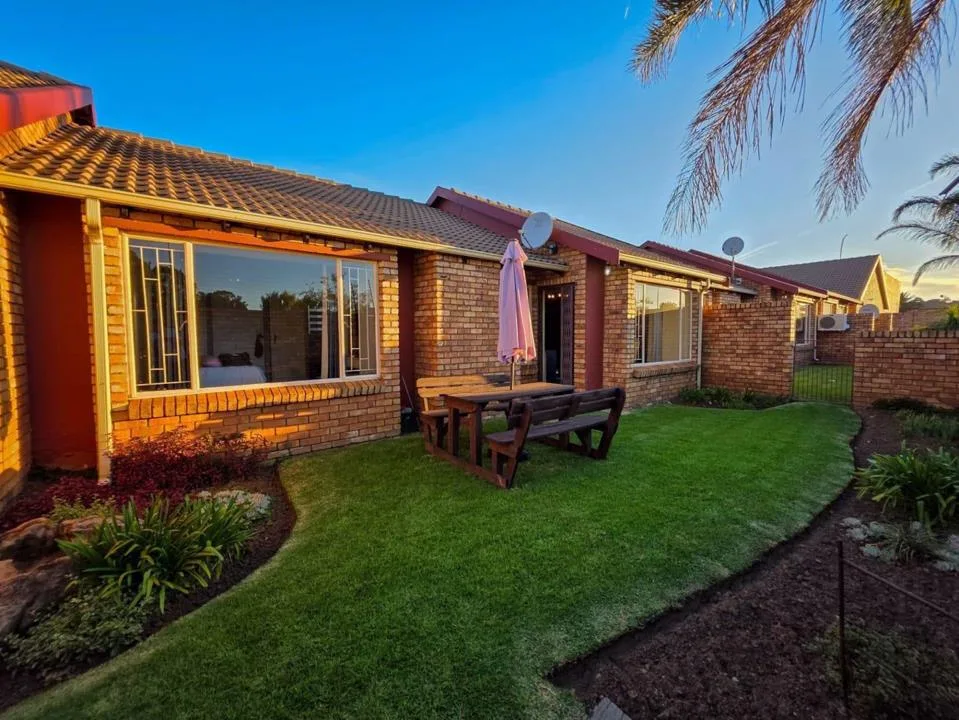 3 Bedroom Townhouse to rent in Dalpark Ext 1