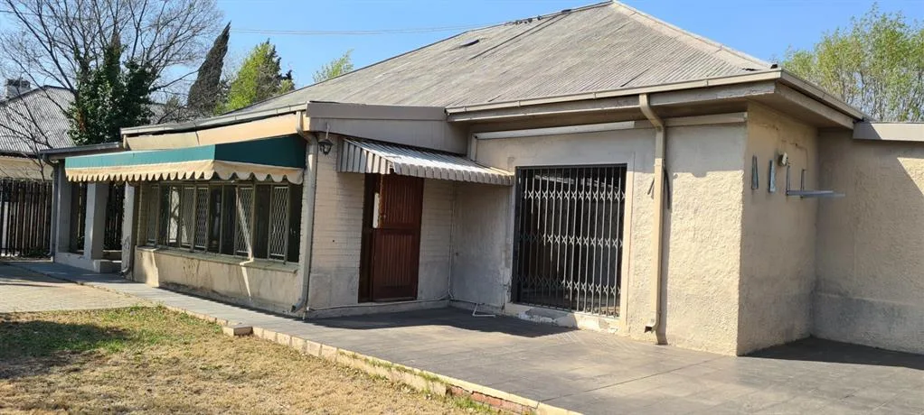 8 Bedroom House for sale in Park West