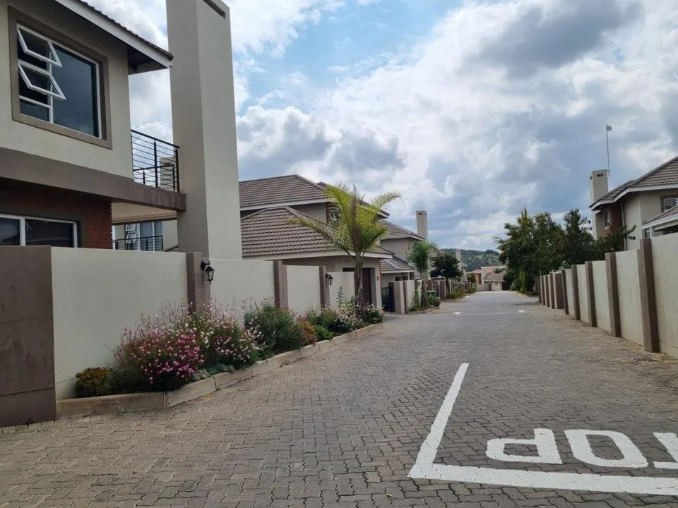 4 Bedroom Townhouse for sale in Shellyvale
