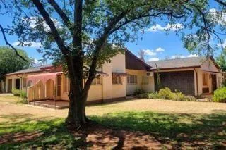 4 Bedroom House for sale in Lindene