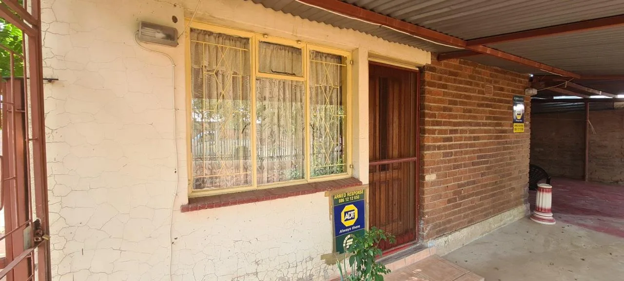 3 Bedroom House for sale in Roodepan