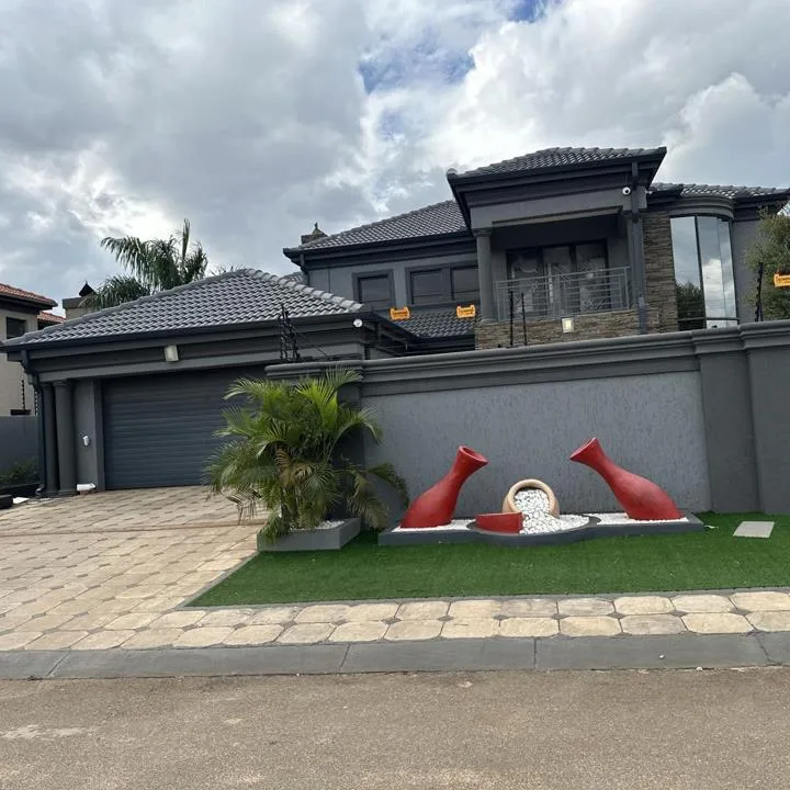 4 Bedroom House for sale in Chroompark